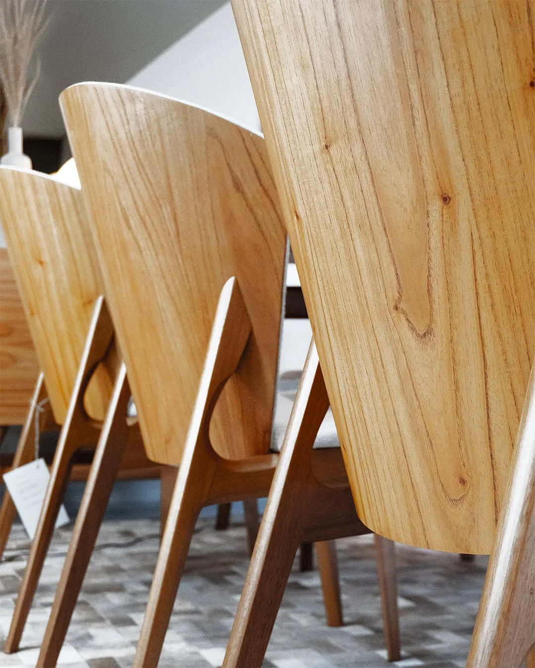 Detalhe de textura e mobiliário selecionado pela Homma